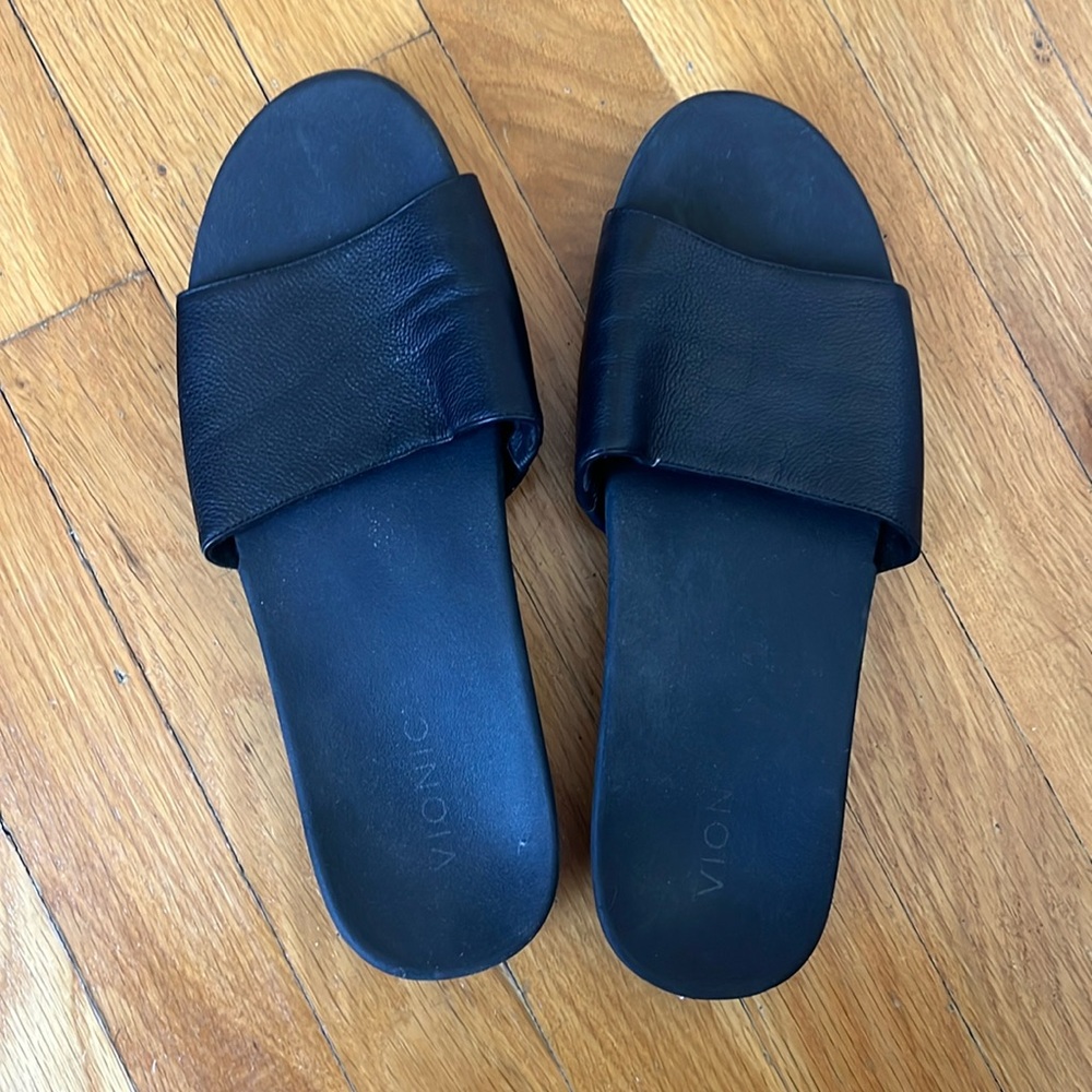 Vionic Black Sandal